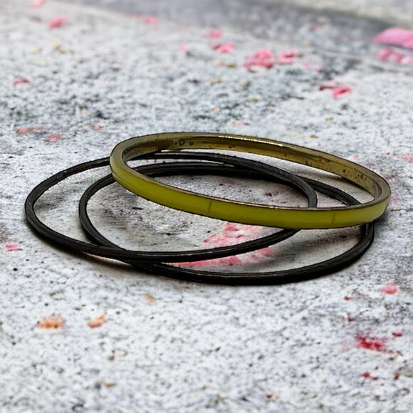 Vintage 70s Bangle Set Black Yellow-Green Mod Stackable Bracelets 3 Piece - Picture 1 of 8